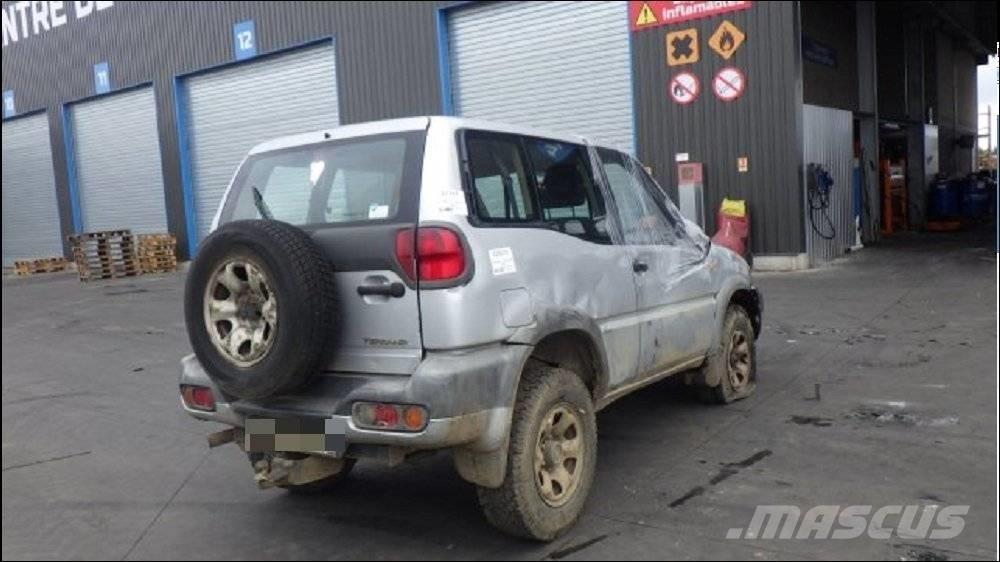 Nissan Terrano II Voiture