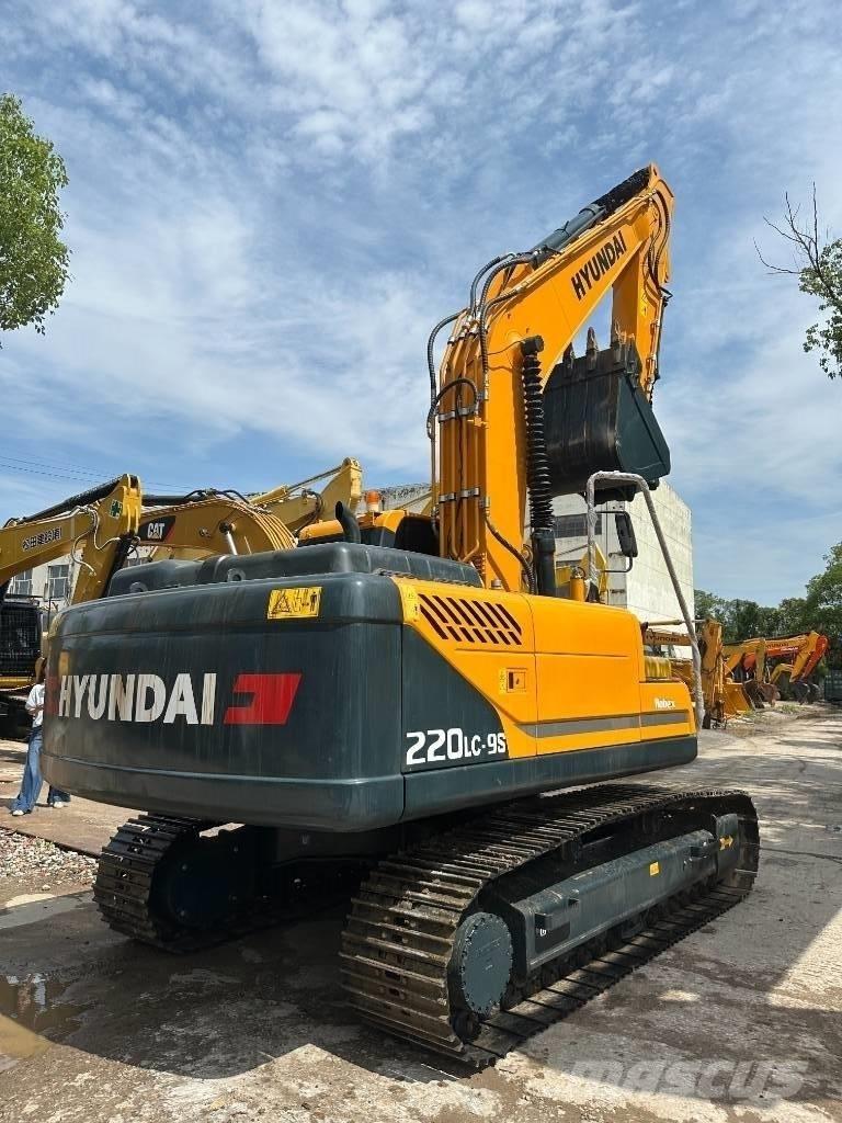 Hyundai 220LC-9S Pelle sur chenilles