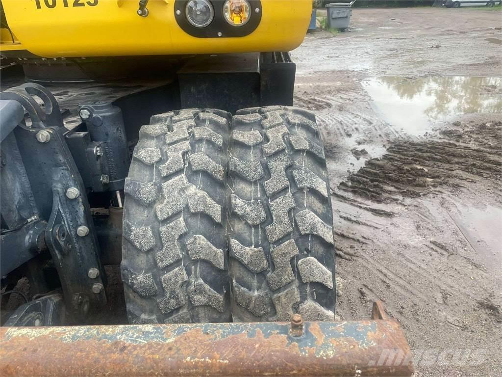 Komatsu PW148-10 Pelle sur pneus