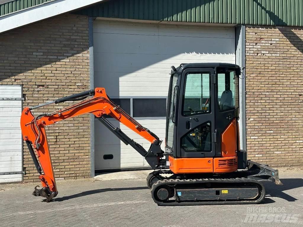 Hitachi ZX26U-6CR Mini pelle < 7t
