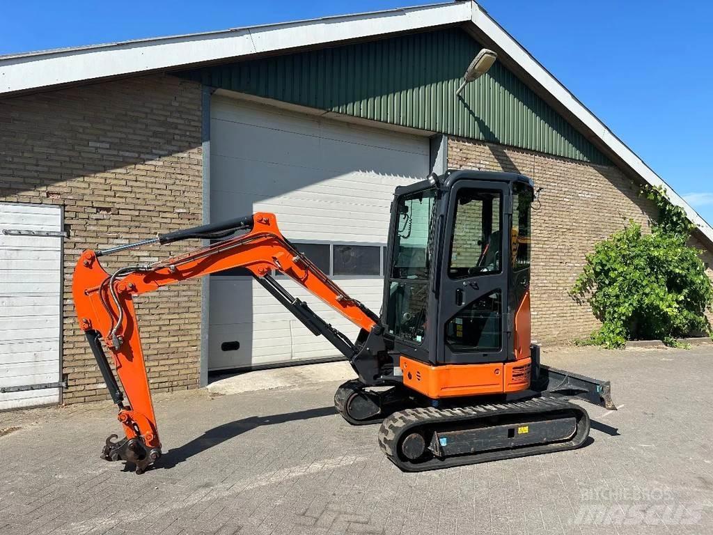 Hitachi ZX26U-6CR Mini pelle < 7t
