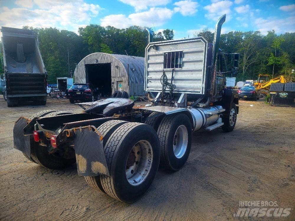 Mack CH 613 Tracteur routier