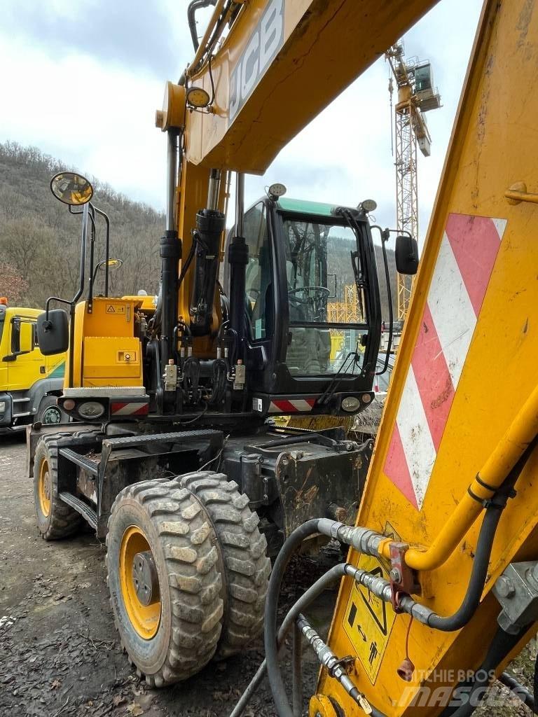 JCB JS 175 W Pelle sur pneus