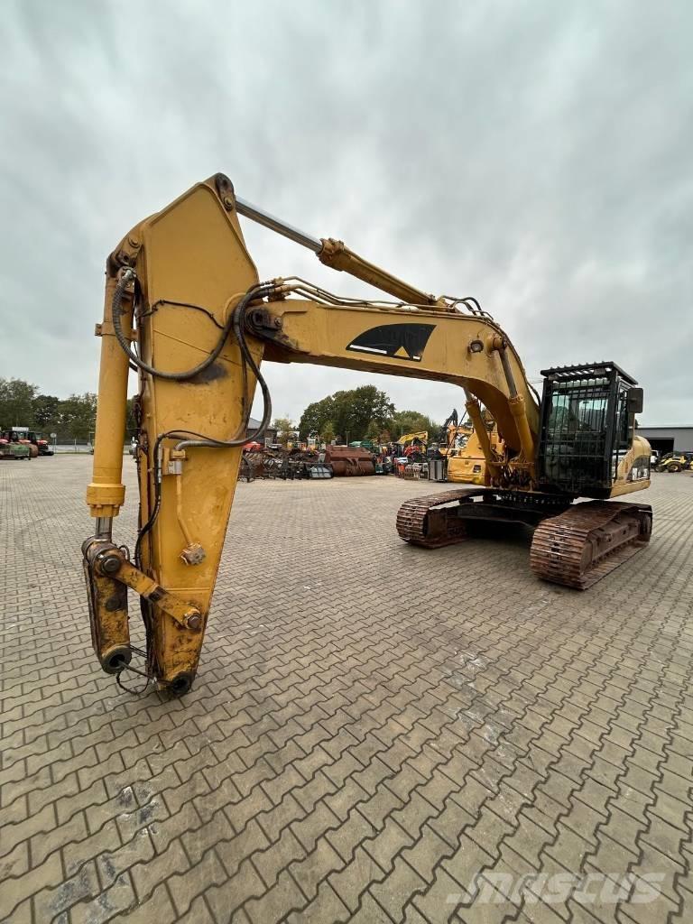 CAT 325 C LN Pelle sur chenilles