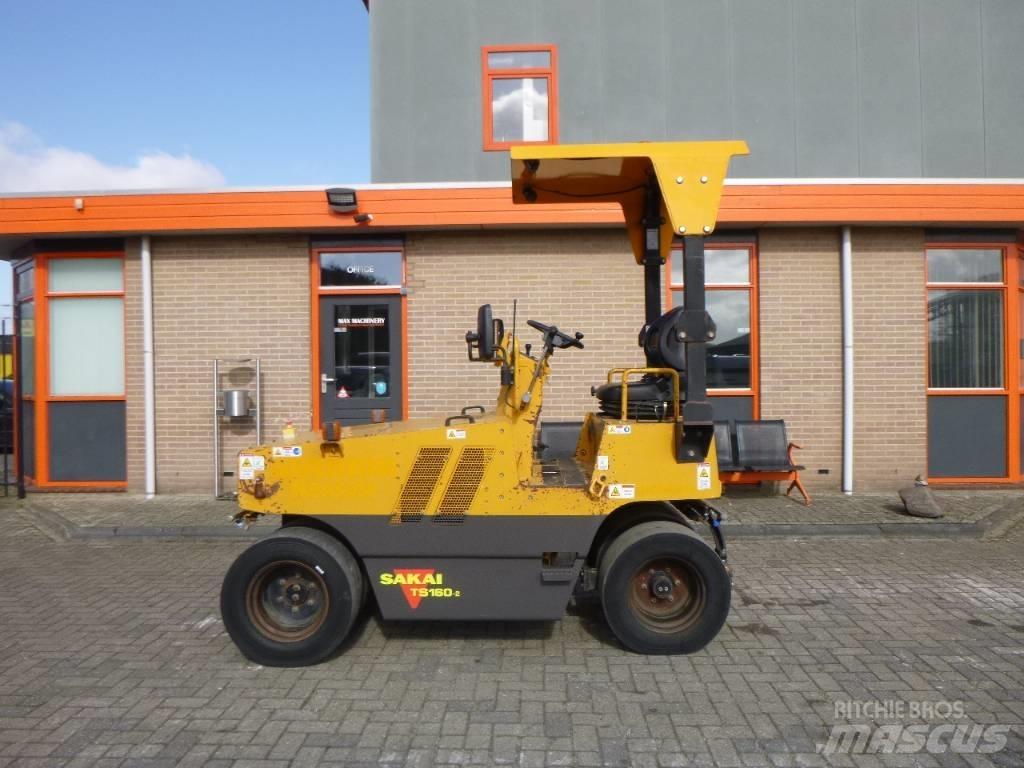 Sakai TS 160 Rouleaux à pneumatiques