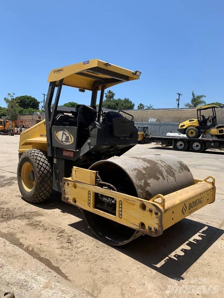 Bomag BW 177DH-50 Rouleaux monocylindre