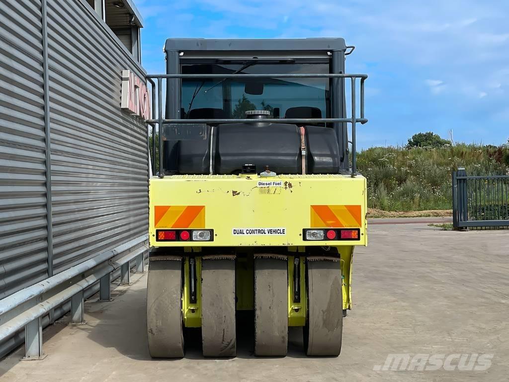 Ammann AP 240 Rouleaux à pneumatiques