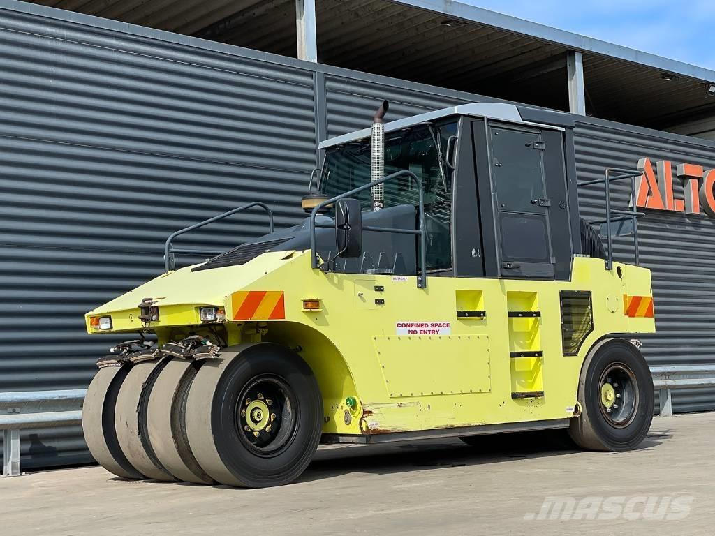 Ammann AP 240 Rouleaux à pneumatiques