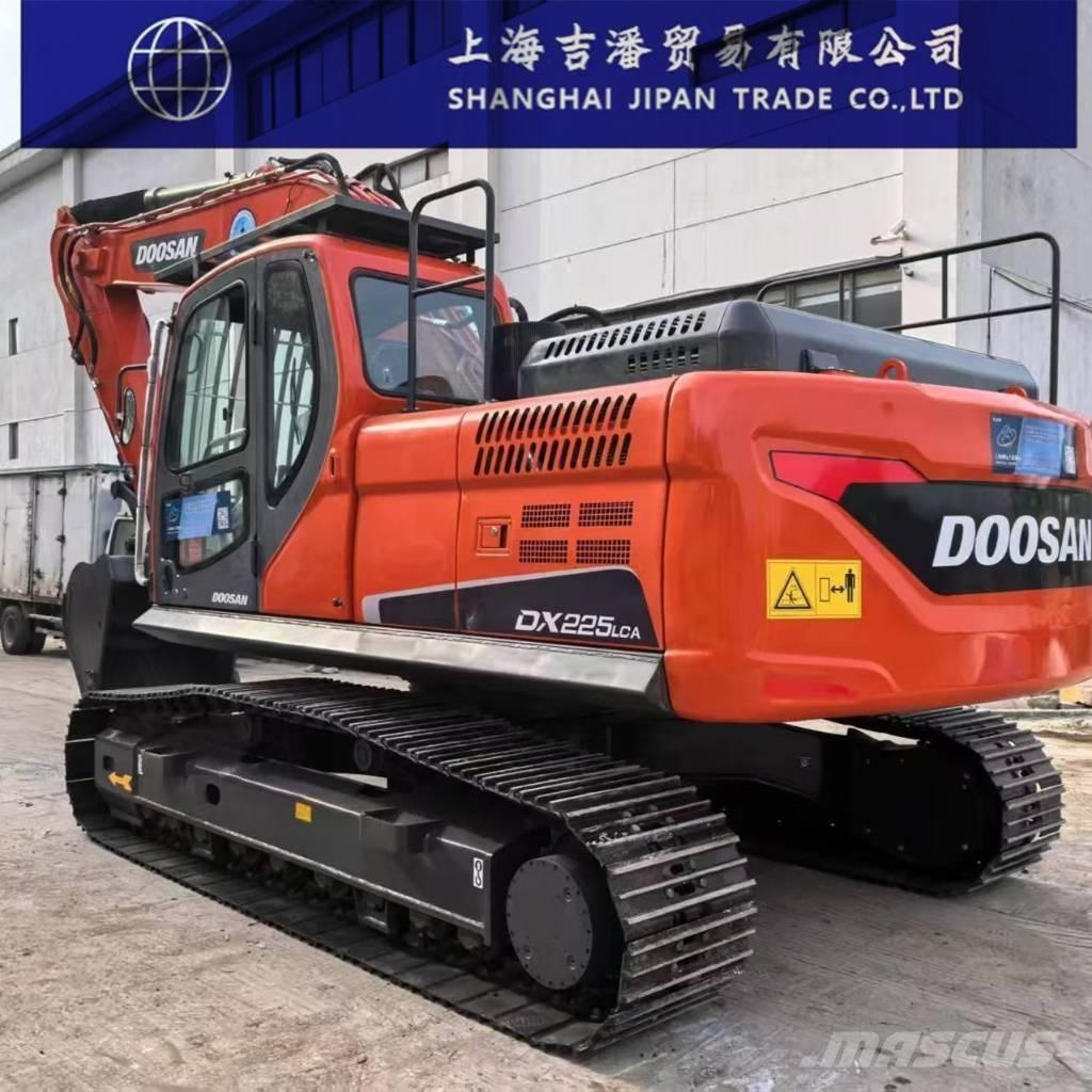 Doosan DX 225 Pelle sur chenilles