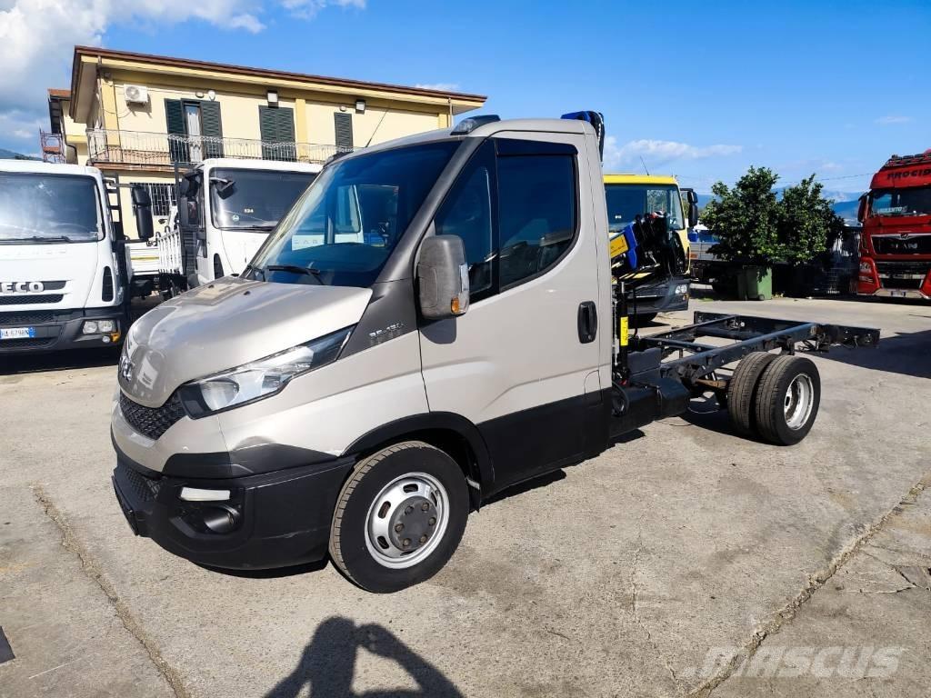 Iveco Daily 35-130 Camion plateau ridelle avec grue