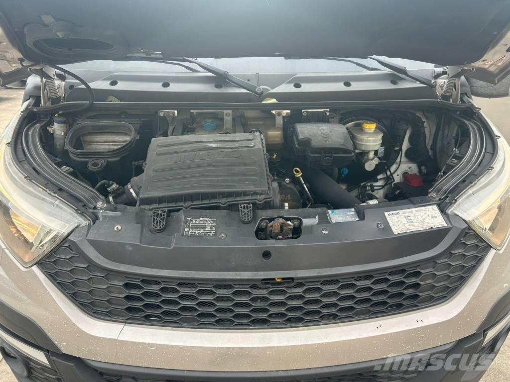 Iveco Daily 35-130 Camion plateau ridelle avec grue