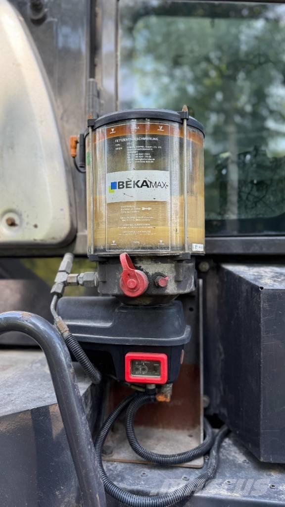 Hitachi ZW 140 Chargeuse sur pneus