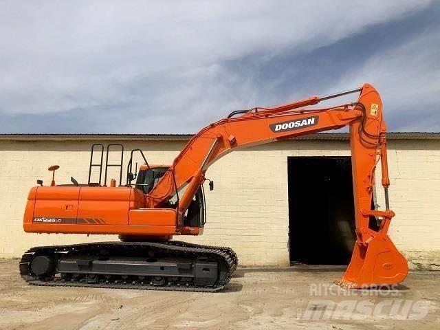 Doosan DX 225 Pelle sur chenilles