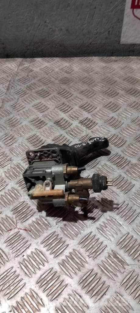 Scania S 94   1324425 Cabines