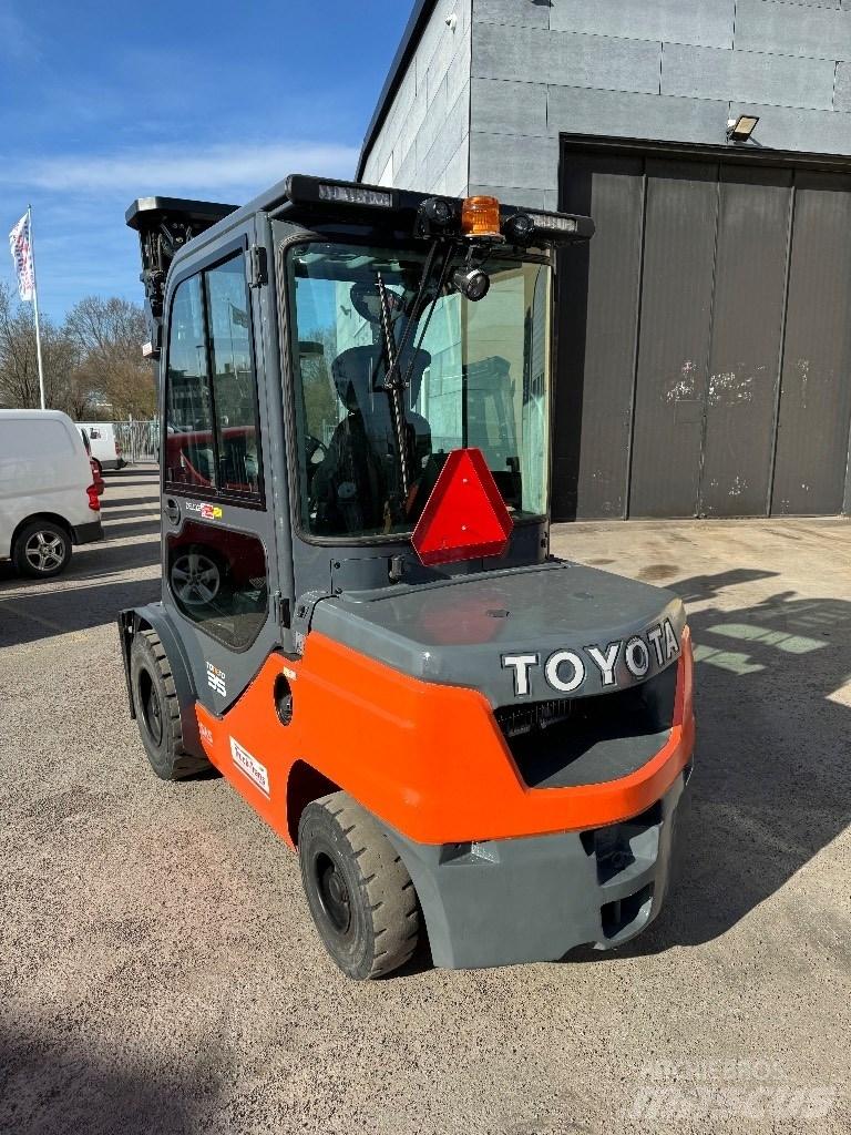 Toyota 52-8FDJF35 Chariots diesel