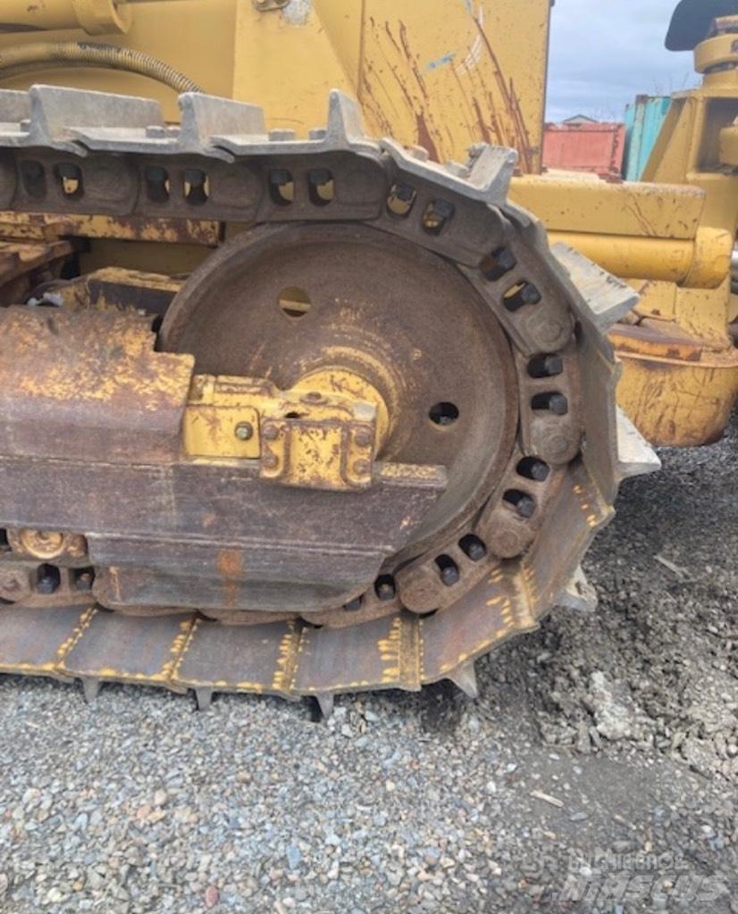 CAT D 5 C Bouteurs sur chenilles