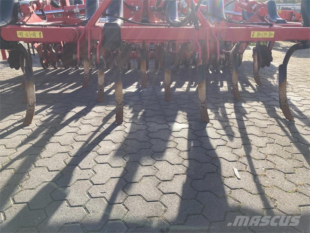 Horsch Terrano 4FX Déchaumeur, cultivateur