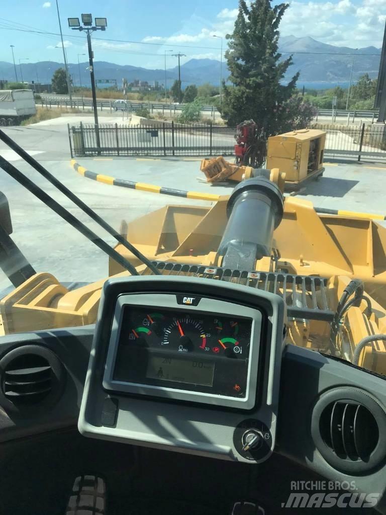 CAT 972M Chargeuse sur pneus