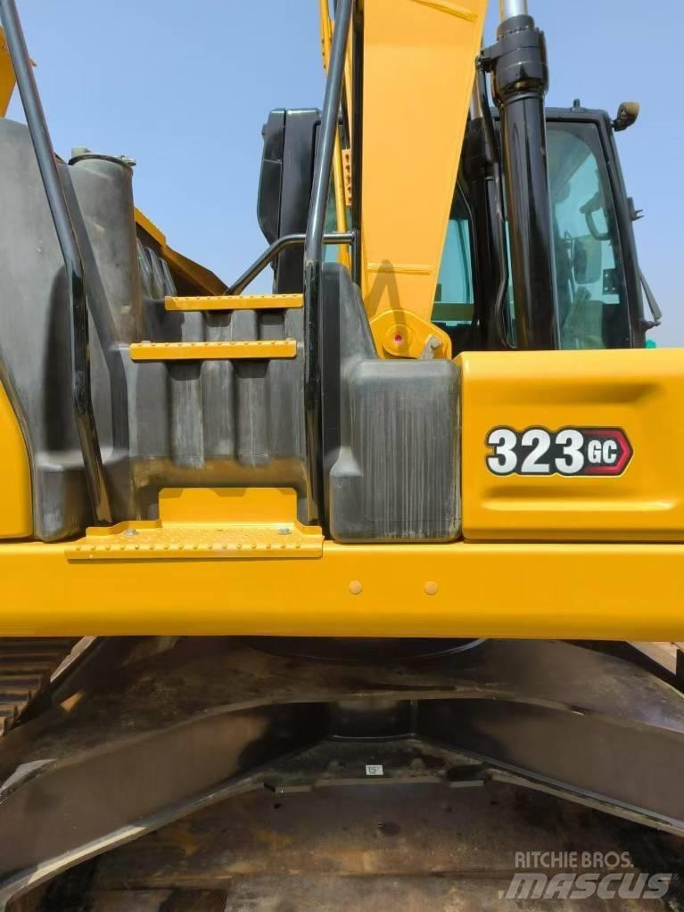 CAT 323 GC Pelle sur chenilles