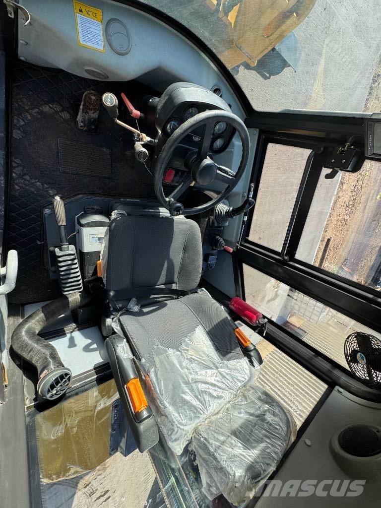 HZM 825 Chargeuse sur pneus