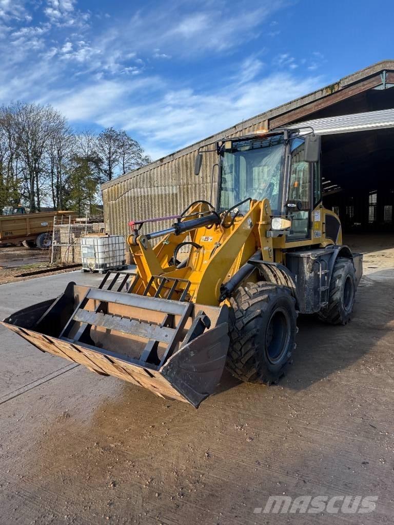 HZM 825 Chargeuse sur pneus