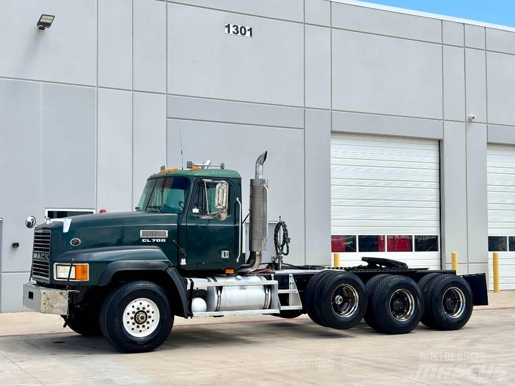Mack CL 713 Tracteur routier