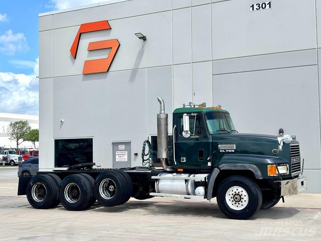 Mack CL 713 Tracteur routier