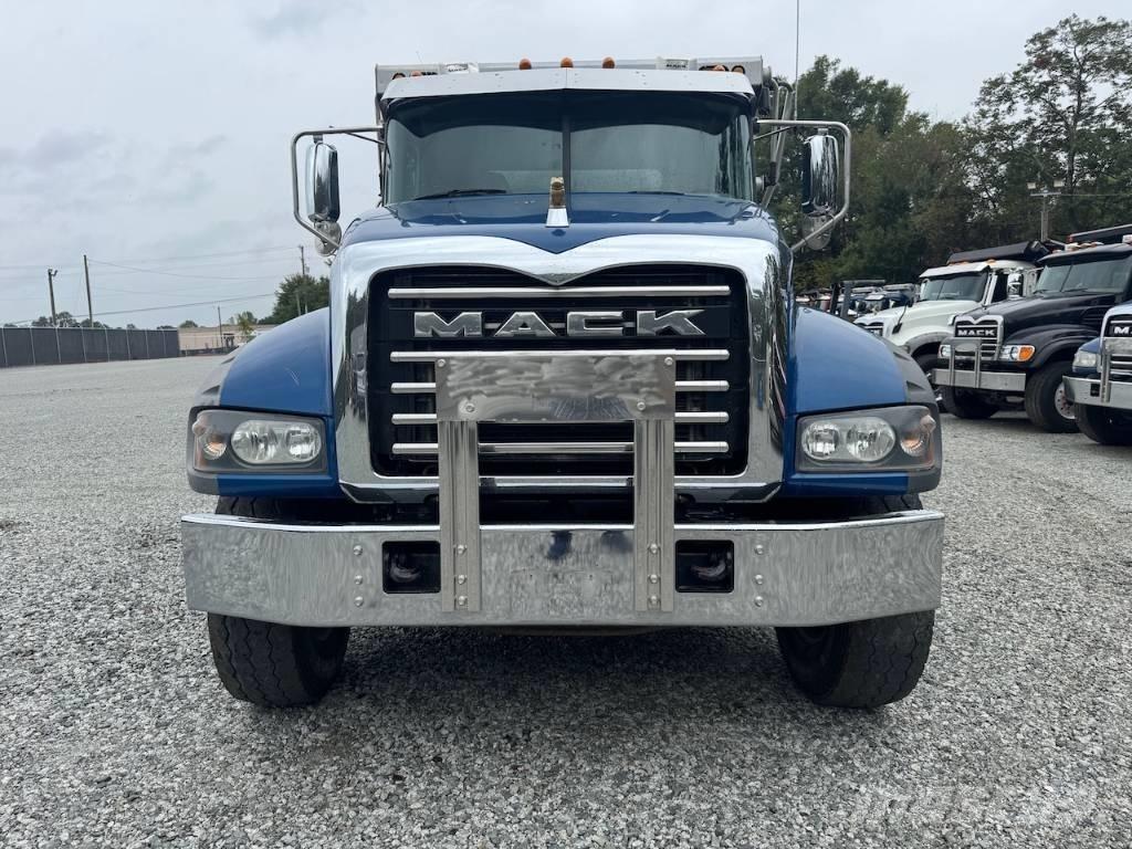 Mack Granite 64FR Camion benne