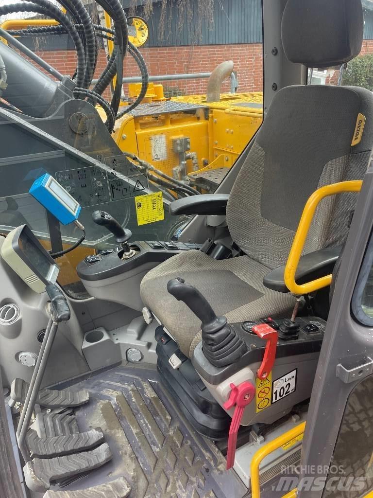 Volvo ECR235C Pelle sur chenilles
