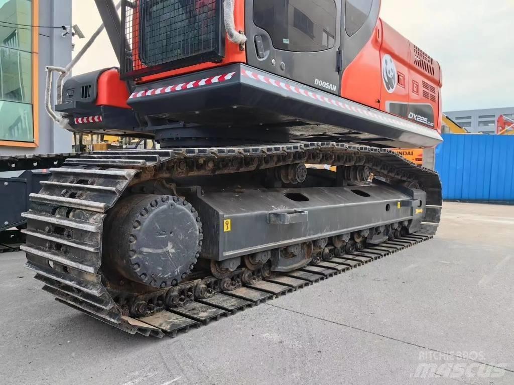 Doosan DX225LC-9C Pelle sur chenilles