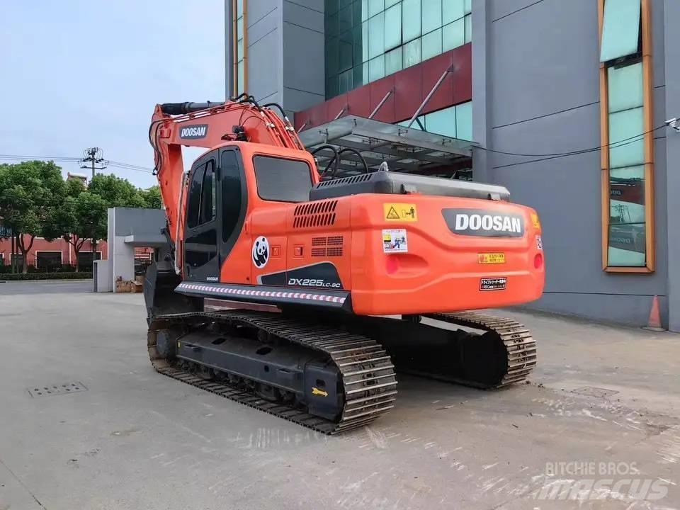 Doosan DX225LC-9C Pelle sur chenilles