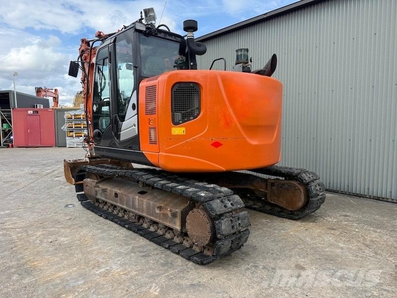 Hitachi ZX 135 US-5B Pelle sur chenilles