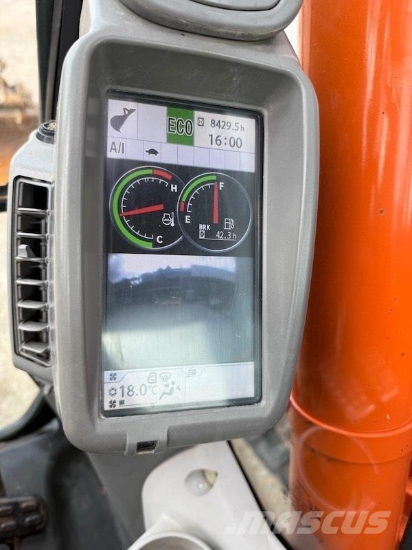 Hitachi ZX 135 US-5B Pelle sur chenilles