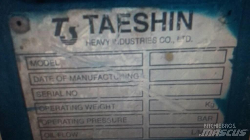  TAESHIN tb 35 Enfonce pieu hydraulique