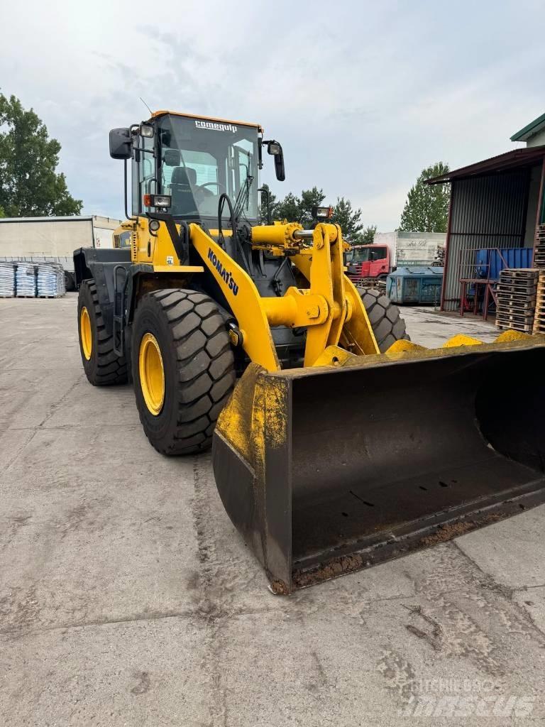 Komatsu WA250 Chargeuse sur pneus
