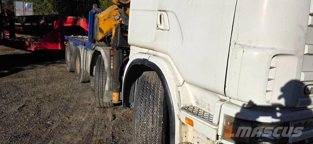 Scania R 144 G Camion plateau ridelle avec grue