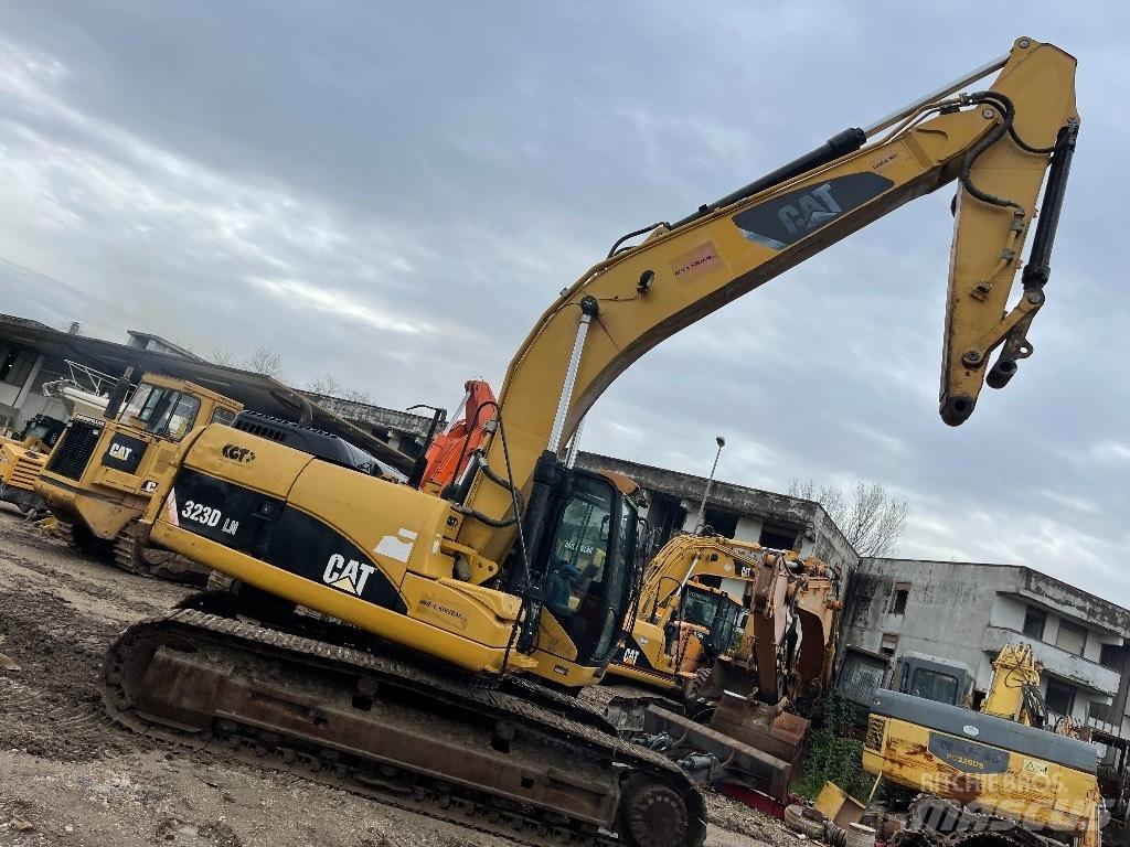 CAT 323 D Pelle sur chenilles