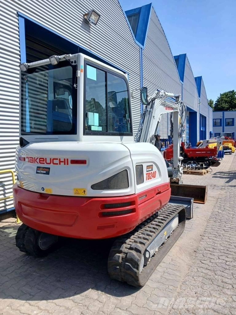 Takeuchi TB 240 DPF Mini pelle < 7t