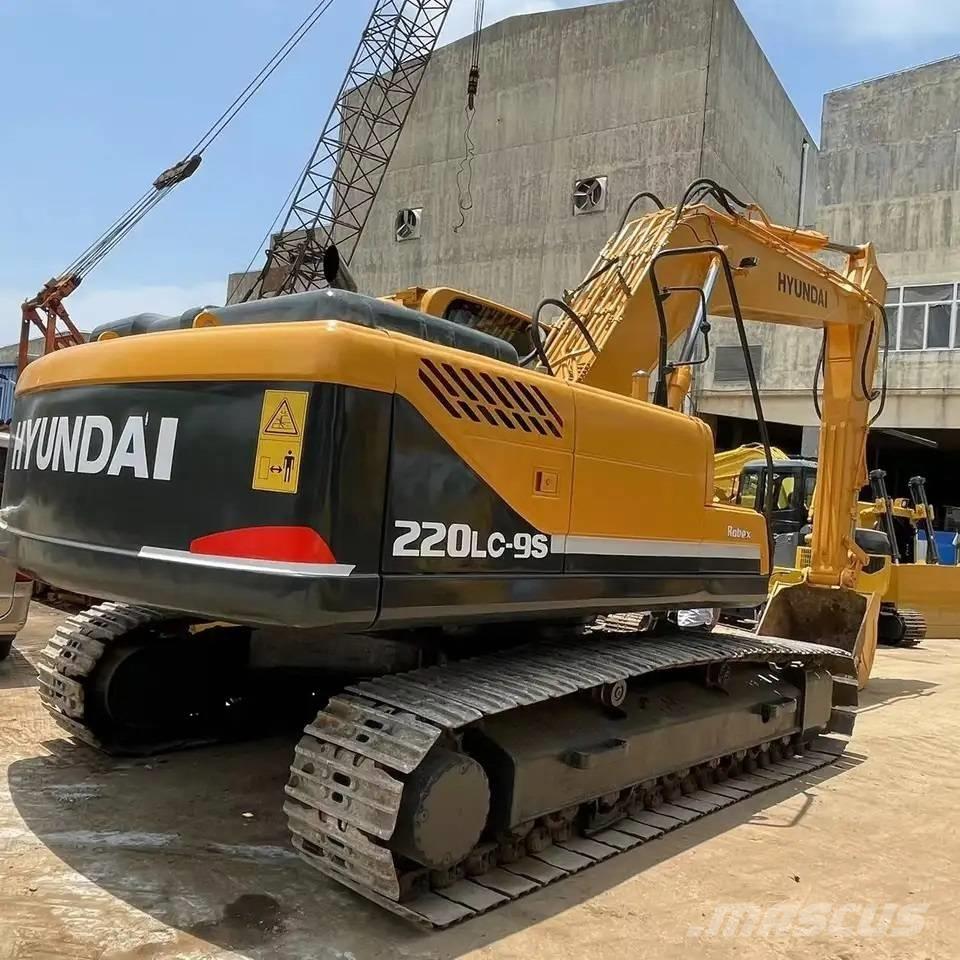 Hyundai R220LC-9S Pelle sur chenilles