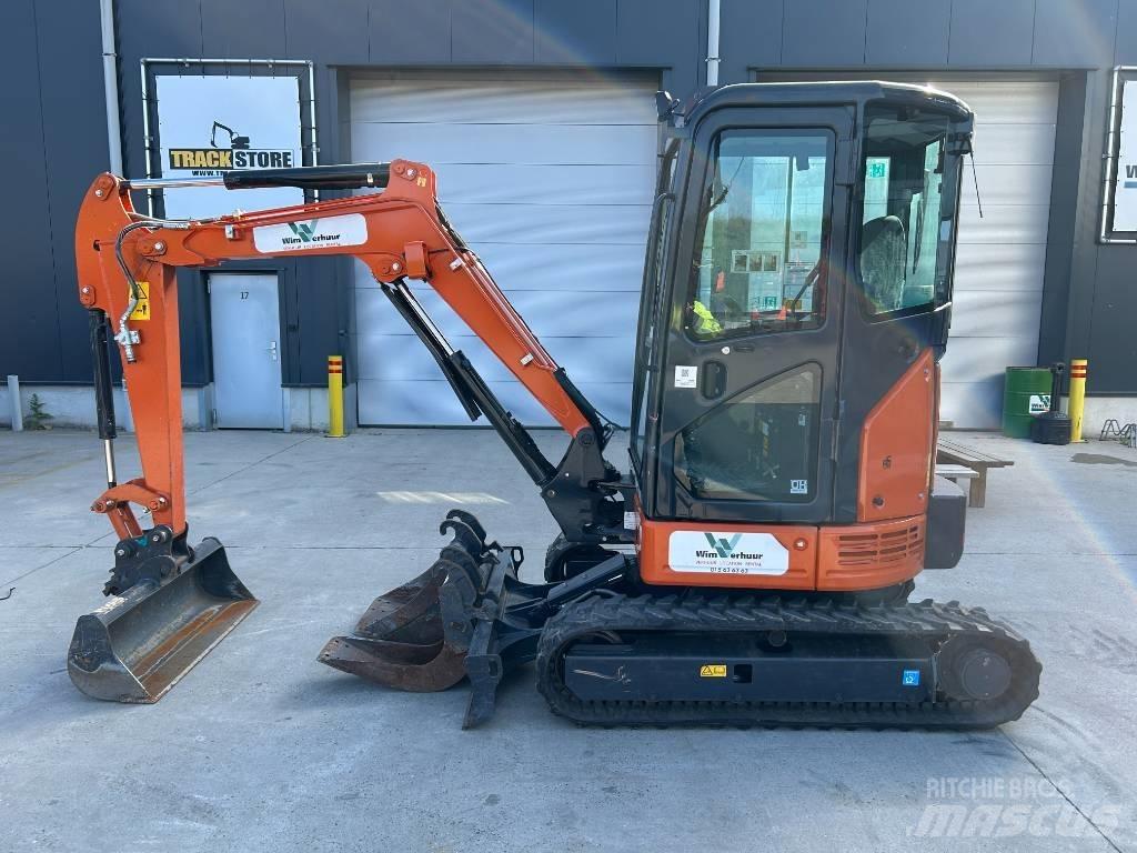 Hitachi ZX 26 U-6 Mini pelle < 7t