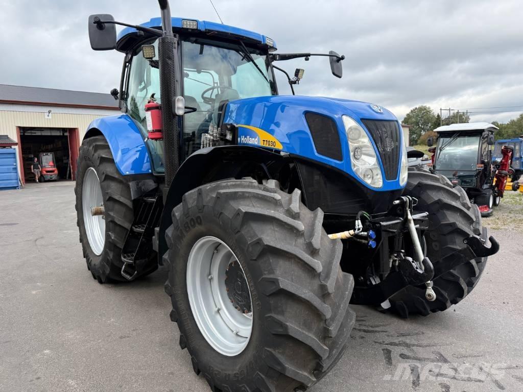 New Holland T7030 Tracteur