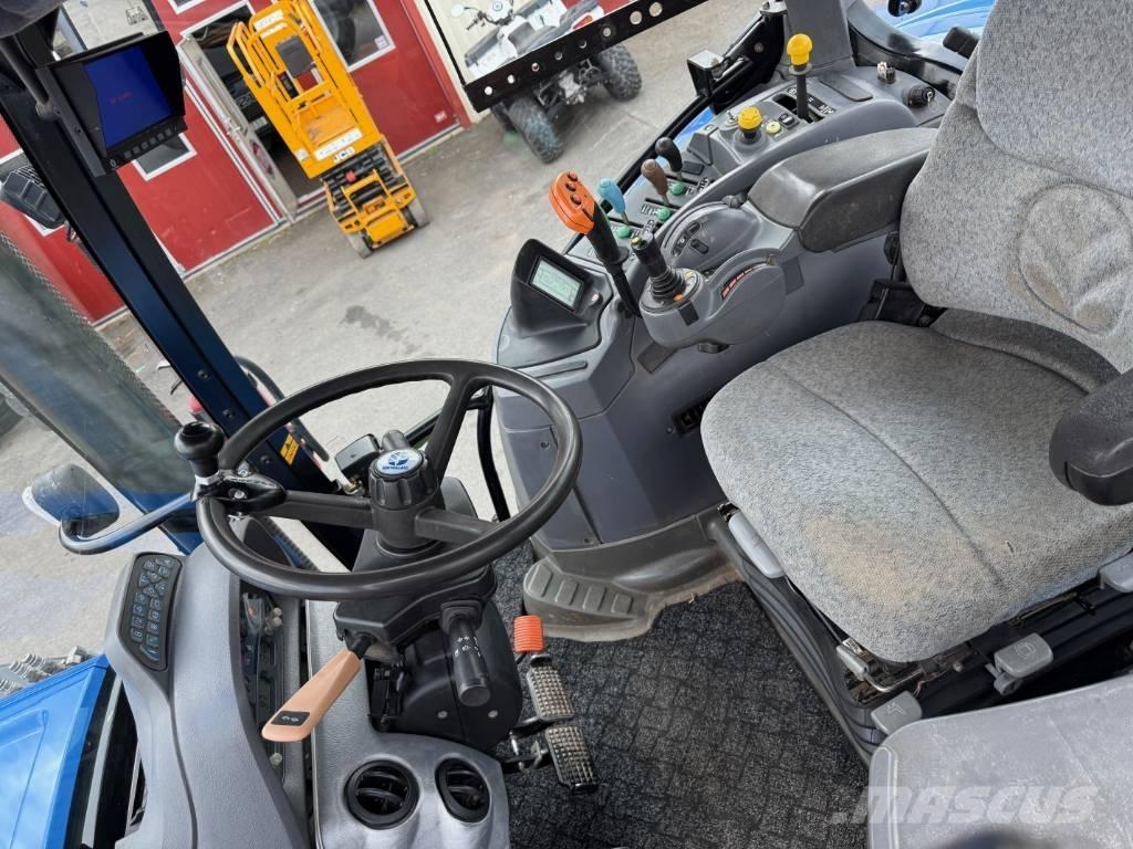 New Holland T7030 Tracteur
