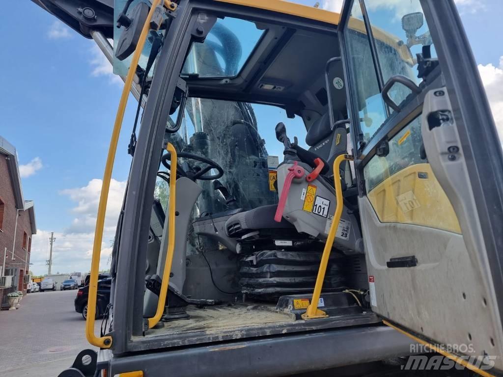 Volvo EW 140 D Pelle sur pneus