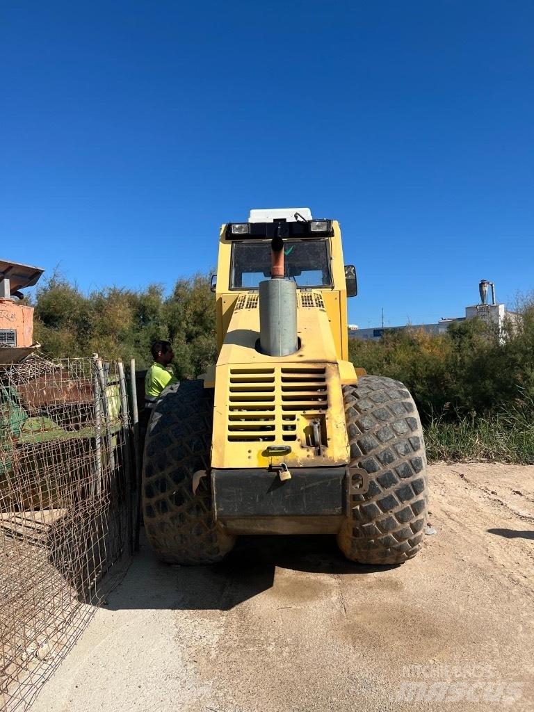 Bomag BW 211 D-3 Rouleaux monocylindre