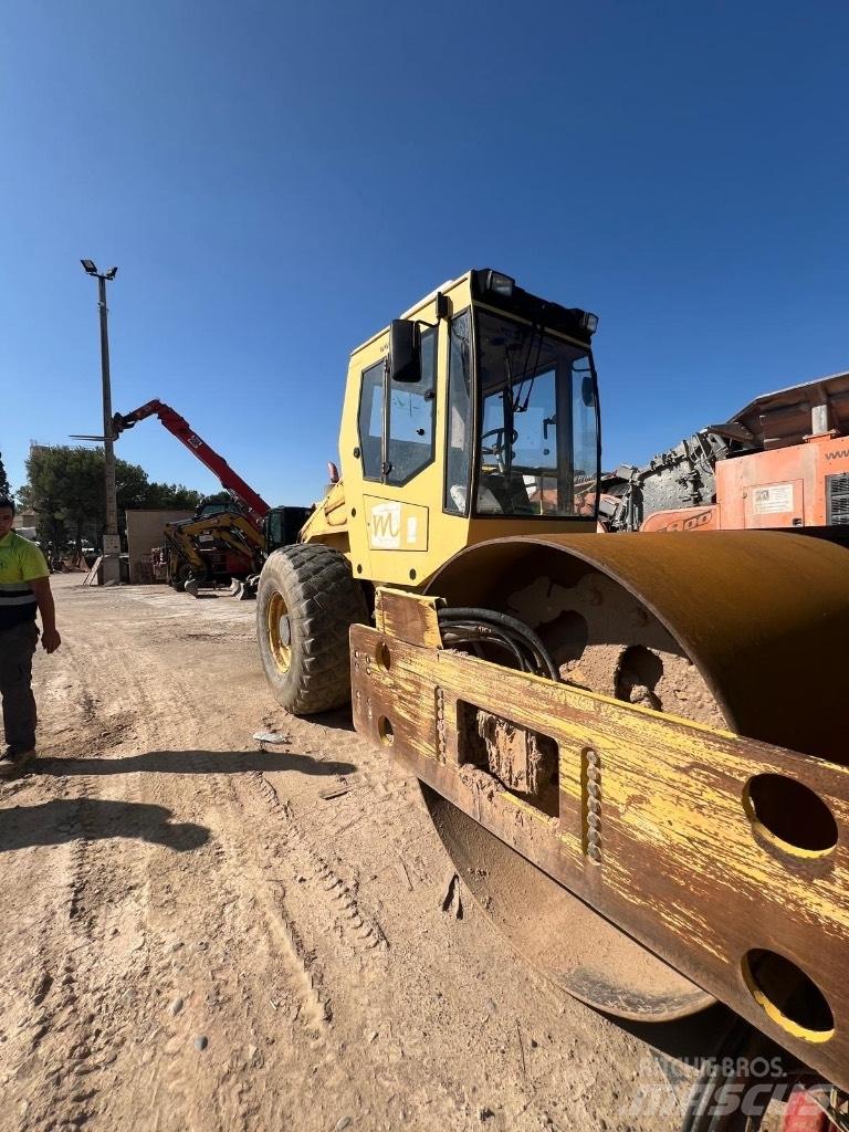 Bomag BW 211 D-3 Rouleaux monocylindre