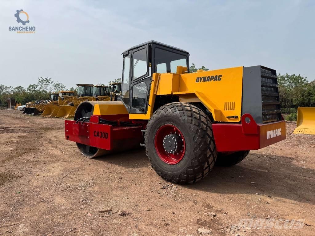 Dynapac CA 30 D Rouleaux monocylindre