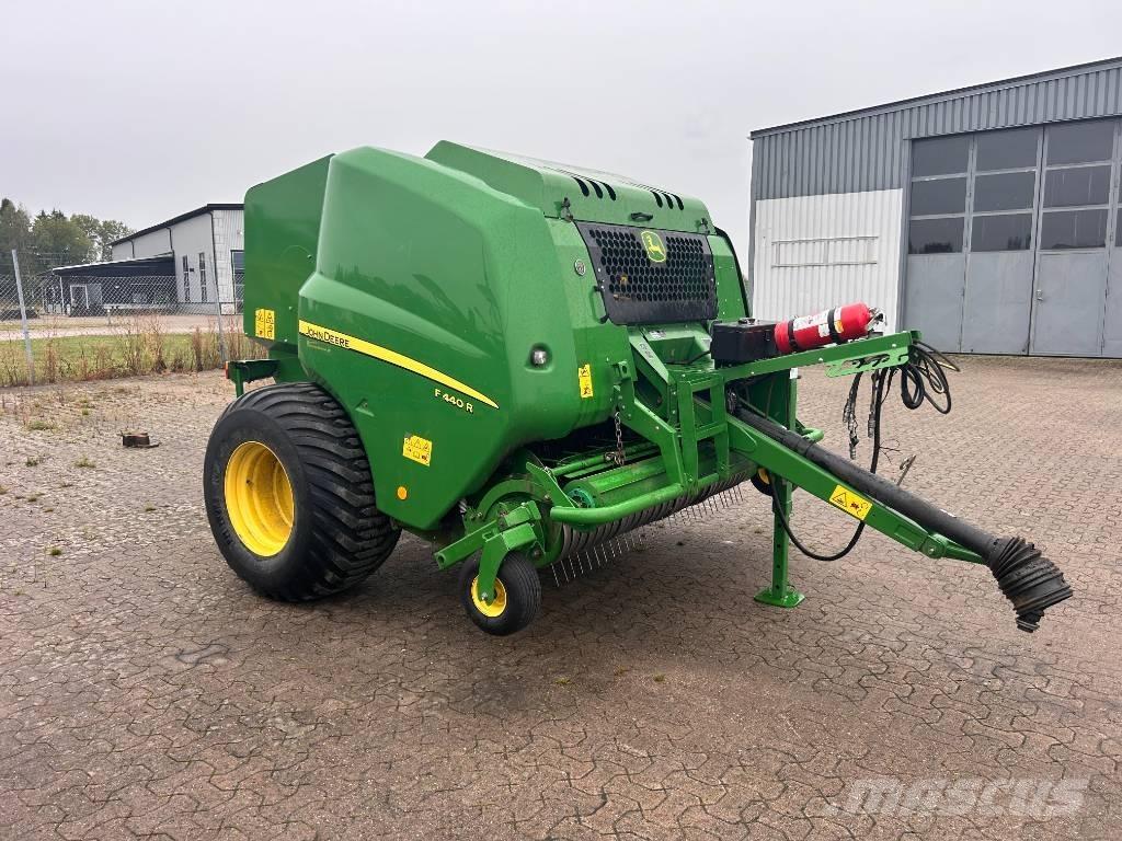 John Deere F 440 Presse à balle ronde