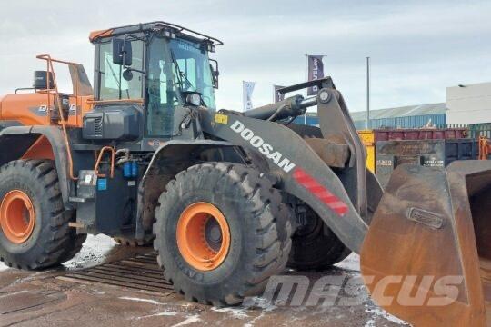 Develon DL 480-7 Tractopelle