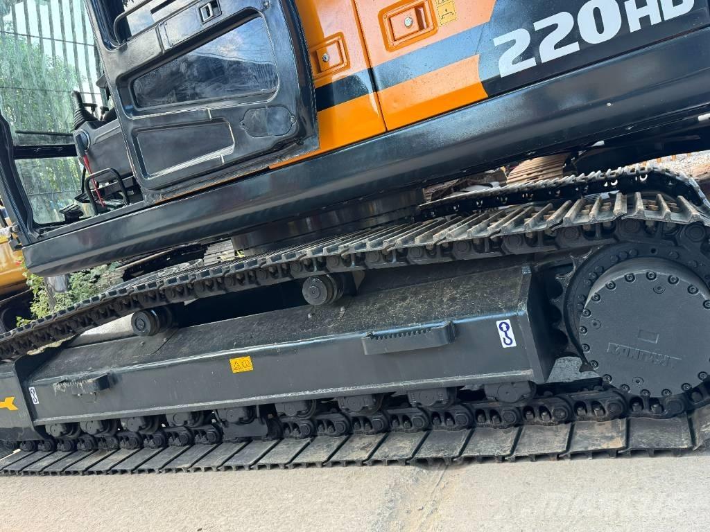 Hyundai 220HX Pelle sur chenilles