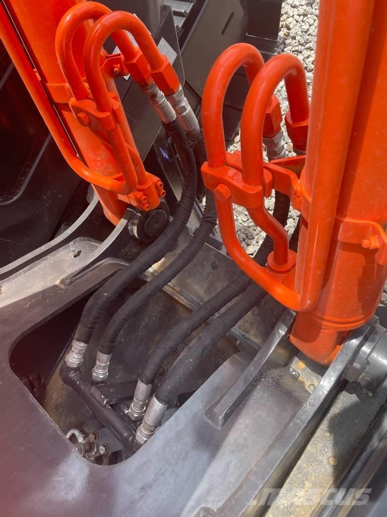 Hitachi ZX 200 Pelle sur chenilles